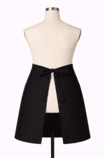 Siyah kısa belden servis önlüğü sağlam kuşak ve arka bağlama detayı